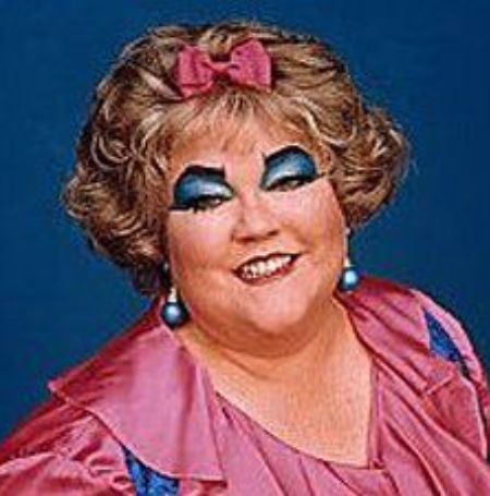 Kathy Kinney is best known for playing Mimi Bobeck in The Drew Carey ShowImage Source: Pinterest